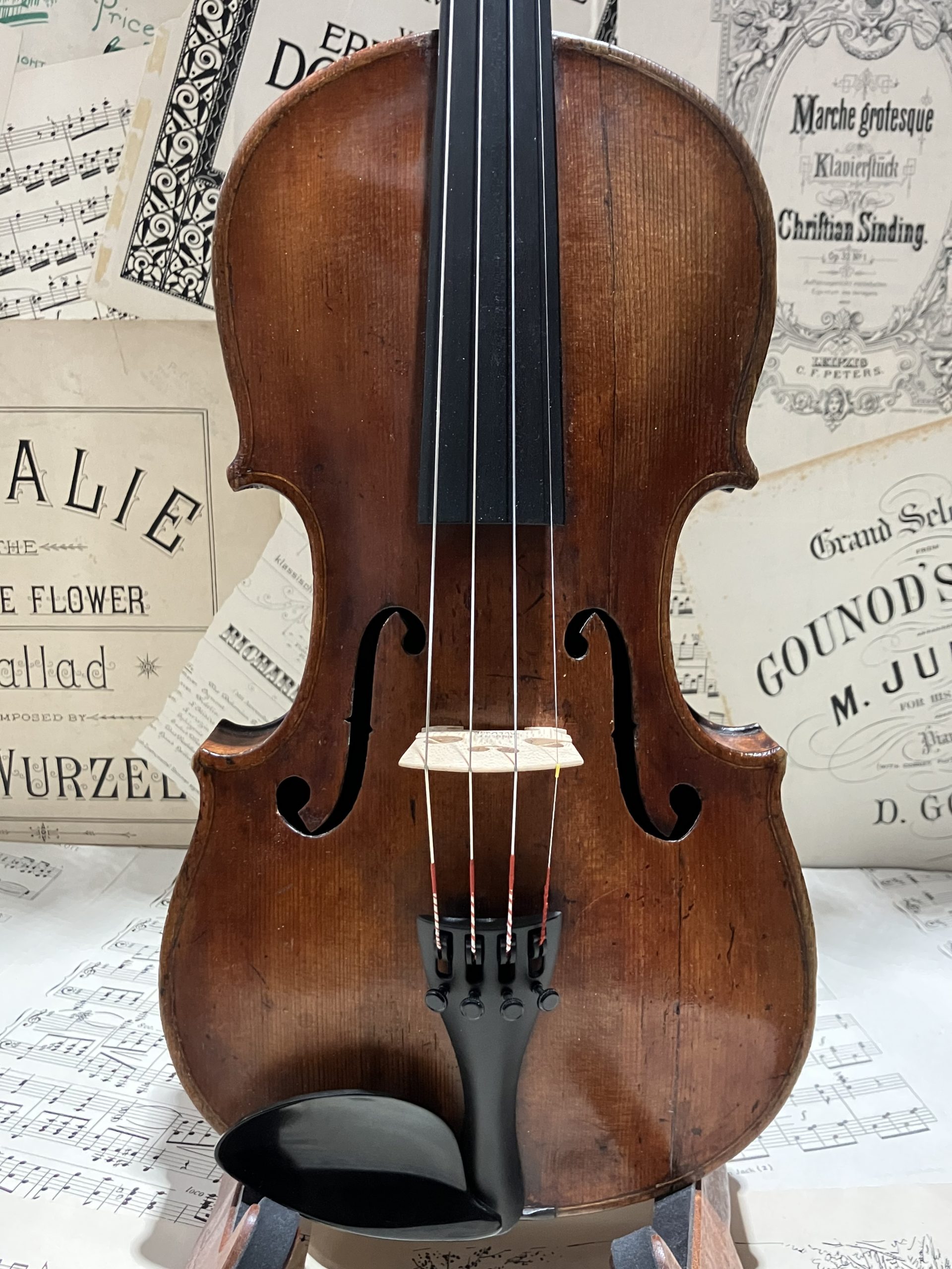 German 4/4 Violin, labelled "Pietro Guarnerius" (over 100yrs old)